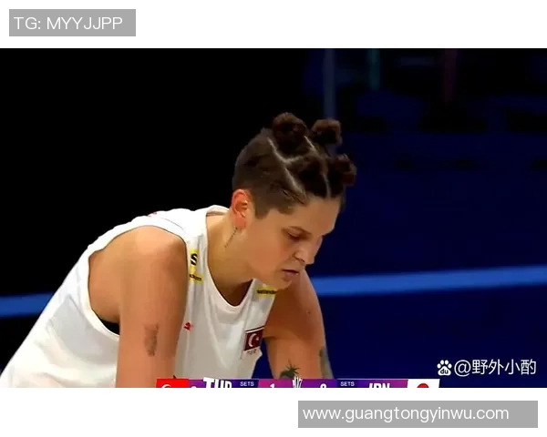 土耳其足球明星发型女孩的时尚魅力与青春活力展现