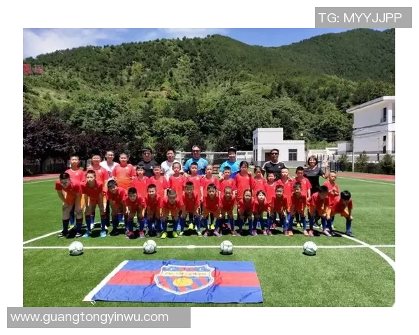 小黑哥与足球明星的友谊之旅与梦想追逐的故事