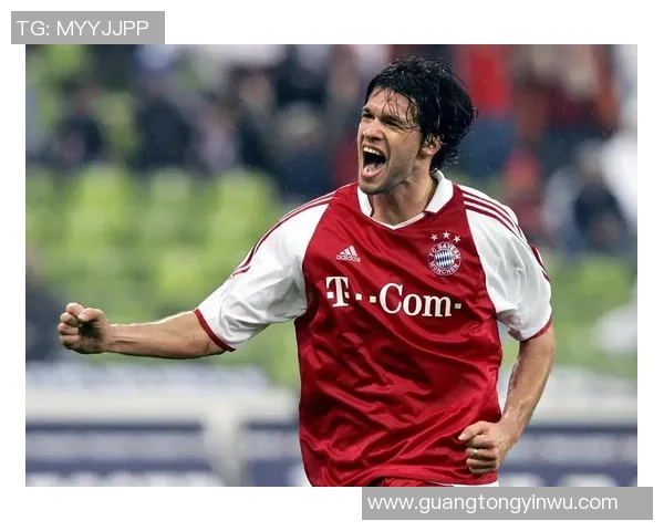 足球明星硬汉包图片展现运动与时尚完美结合的魅力与风格 足球明星硬汉包图片展现运动与时尚完美结合的魅力与风格